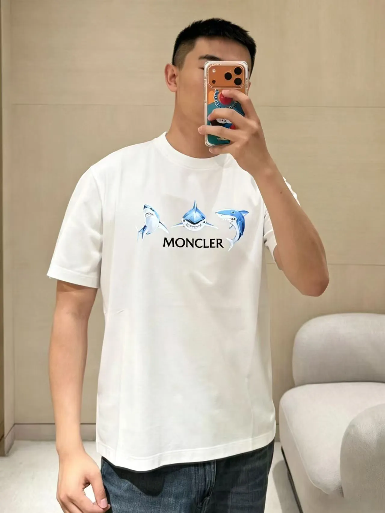 √